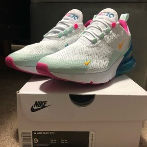 Women’s Nike Air Max 270 white/university gold